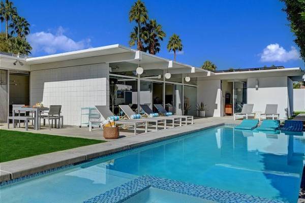 Mid century modern palm springs home